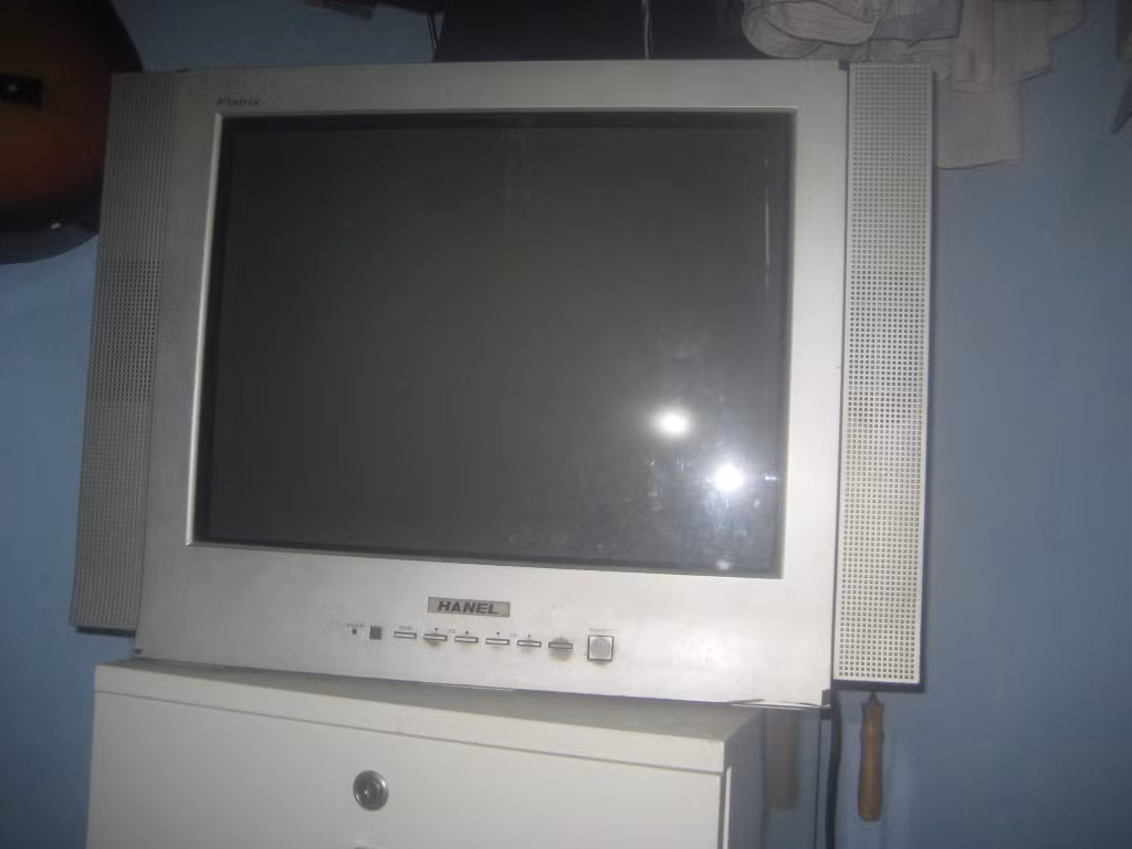 Ti vi Hanel một thời được ưa chuộng tại Việt Nam. Ảnh: Raovat.