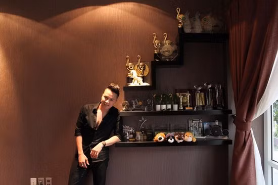 Cũng như bao nghệ sĩ khác, ca sĩ Cao Thái Sơn cũng có một góc riêng để trưng bày giải thưởng âm nhạc trong sự nghiệp của mình.