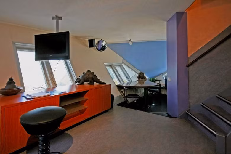 ...khiến du khách ngỡ ngàng bởi không gian sang trọng bên trong. Ảnh: Mydecorative.