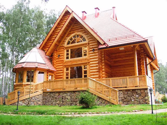 Sàn nhà cao, mái nhọn mang hơi hướng của nhà rông Tây Nguyên. Ảnh: Skyhome.