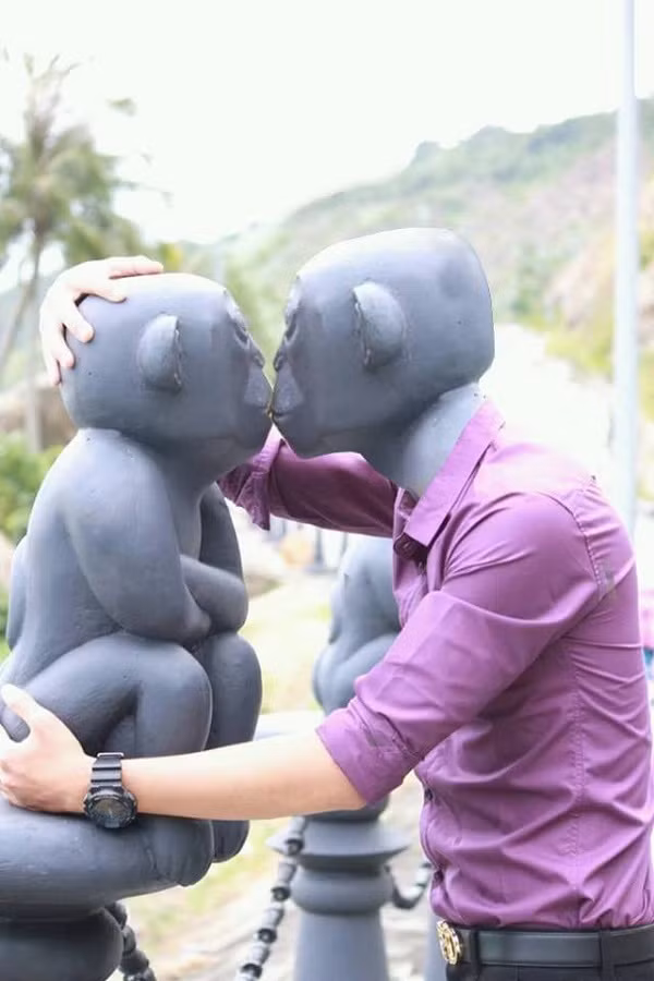 Nho cu dan mang sua anh "hon gai", thanh nien "khoc rong"-Hinh-3