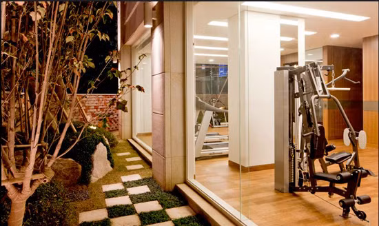 Căn hộ cao cấp của Bi Rain có khu vườn nhỏ nối liền với phòng khách. Ảnh: Alkpop.