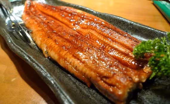 Lươn biển có thể chế biến thành nhiều món như xào, mắm xổi, canh chua...hay lươn nướng. Ảnh: Seoulviet.