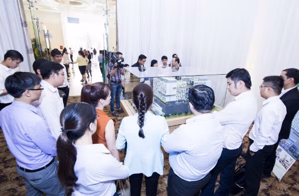 Không ít dự án mở bán đợt cuối đưa ra chương trình khuyến mãi bằng hình thức bốc thăm sổ tiết kiệm trị giá từ 200 đến 800 triệu đồng. Ảnh minh họa: Vietnamnet.