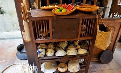 Xuc dong nhin lai nhung chiec chan bat cu ki “than thanh