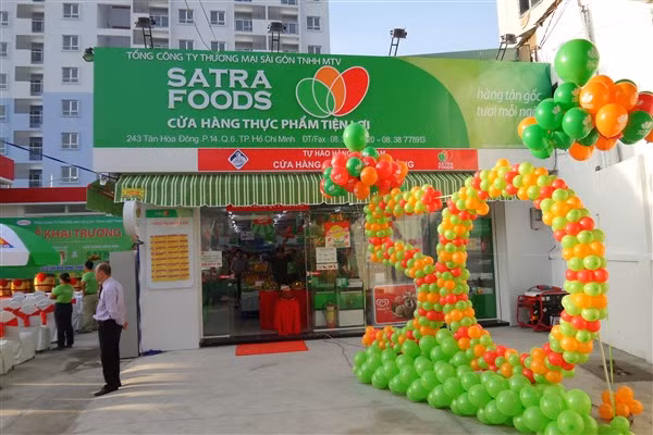 Với Satra, sau hơn 6 năm phát triển, chuỗi cửa hàng thực phẩm tiện lợi Satrafoods đã cán mốc 120 cửa hàng. Ảnh: Vissan.