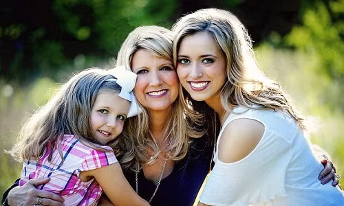 Chu quan not man tren nguc, me 2 con gianh giat su song-Hinh-2