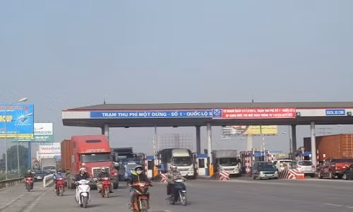 Bo Giao thong Van tai noi gi ve 2 tram thu phi tren quoc lo 5?