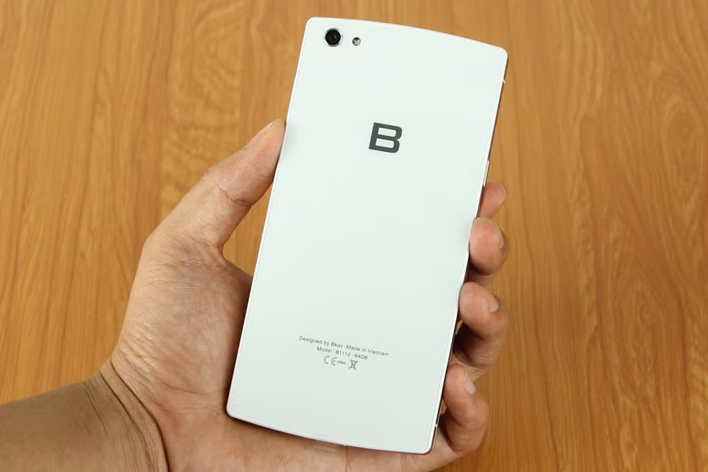 Camera kèm đèn flash ở mặt sau. Ảnh: Thegioididong.