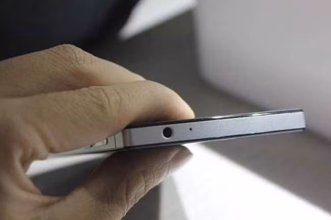 Cổng cắm tai nghe 3,5mm. Ảnh: Dân Việt.