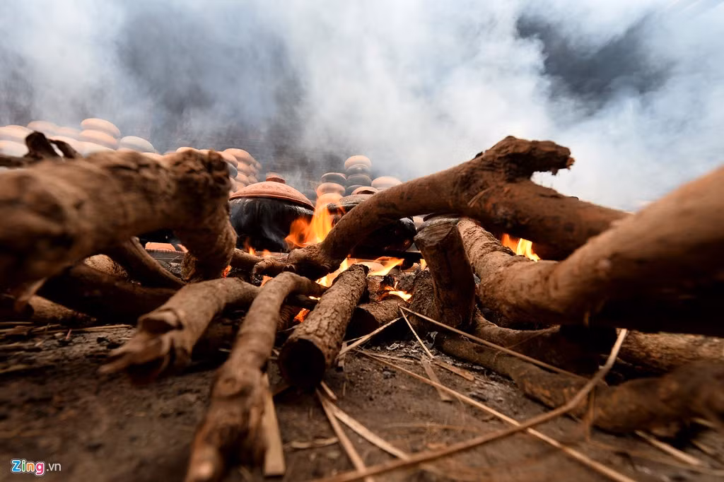 "Thời tiết bình thường để được 4-5 ngày, ngày nóng chỉ được 1-2 ngày còn để trong tủ lạnh thì để cả tuần. Làm sẵn cá sẽ không ngon", một người làm nhận xét.