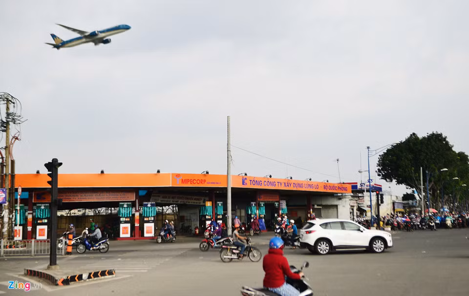 Theo yêu cầu của thượng tướng Trần Đơn, trước mắt cho đình chỉ hoạt động ba cây xăng trong 10 ngày và giải tỏa xong trong vòng một tháng. Sau đó sẽ bàn giao khu đất này cho quận Tân Bình trồng cây xanh, tạo không gian thoáng đãng cho trục đường Trường Chinh.