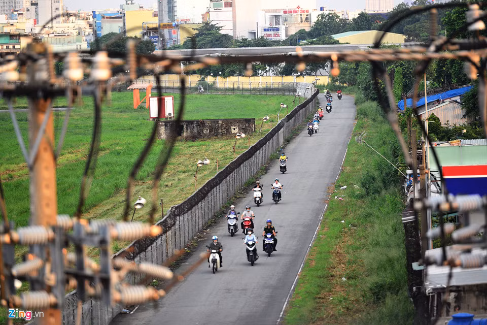 Tuyến đường nội bộ bên trong chạy song song với đoạn đường Trường Chinh.