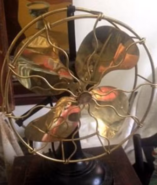 Quạt để bàn cánh bằng đồng. Ảnh: Thegioidoco.