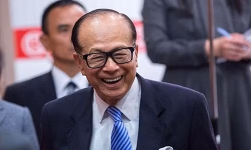 Ty phu giau nhat Hong Kong chuan bi nghi huu