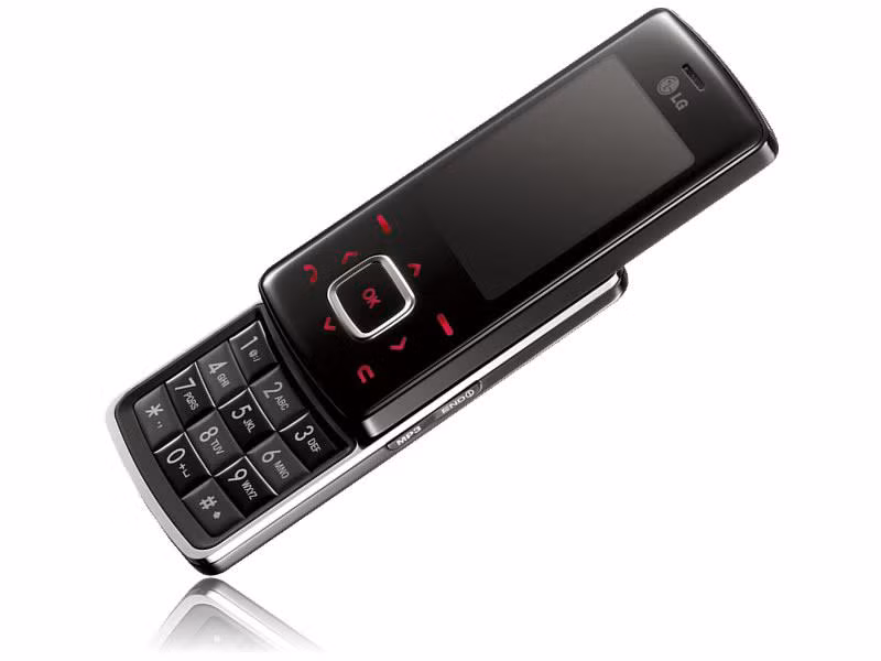 Chocolate KG800 được coi là sản phẩm đột phá của LG năm 2006. Ngoài bàn phím trượt độc đáo, LG Chocolate KG800 còn sở hữu khả năng chơi âm thanh cực hay. Ảnh: Knowyourmobile.