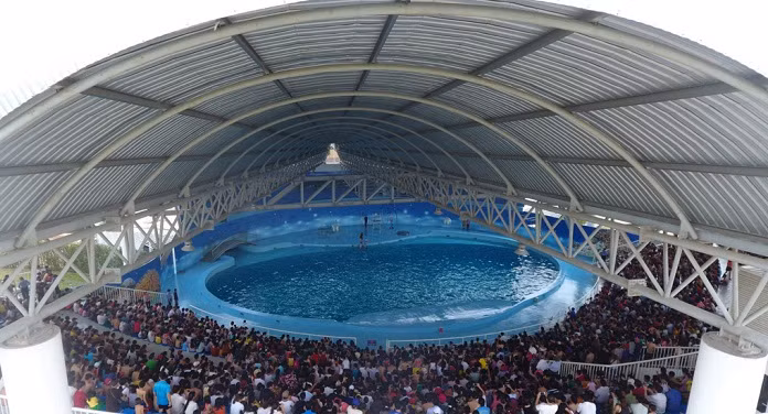 320 tấn thiết bị tạo sóng công nghệ của Đức được chuyên gia kỹ thuật lắp đặt trong vòng 6 tháng. Ảnh: Zing.