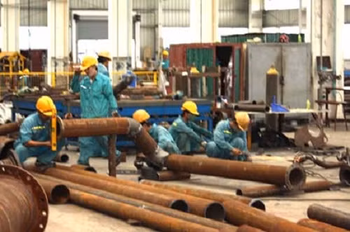 Hiện nhà máy đang đối mặt với nhiều khó khăn mọi hoạt động vẫn bình thường và duy trì việc làm cho khoảng 1.200 lao động. Ảnh: Báo Quảng Ngãi.