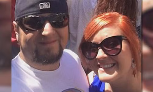 Hang hang khong United Airlines lai duoi khach gay buc xuc