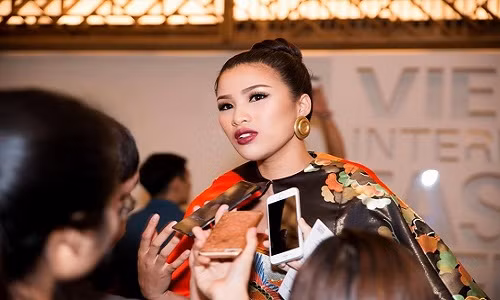 Sau tuyen bo giai nghe, Nguyen Thi Thanh “khoe” ban kin lich-Hinh-2