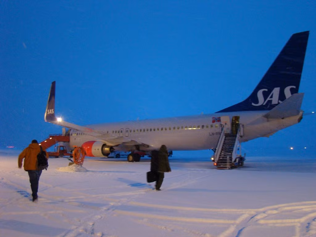 Sân bay Svalbard, Longyear là sân bay ở cực Bắc của thế giới với các chuyến bay theo lịch trình. Đường băng dài 2.483 mét. Ảnh: Wikimedia.