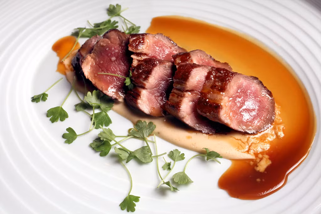 Vi sao thit lon den Tay Ban Nha co gia "tren troi" 3,5 trieu/kg?