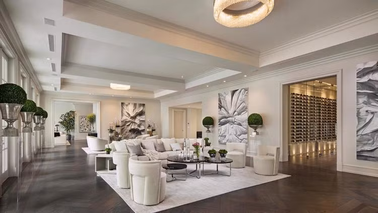 Huyền thoại bất bại Mayweather đã đầu tư hơn 500.000 USD cho nội thất căn biệt thự xa xỉ này. Nguồn ảnh: Thesun