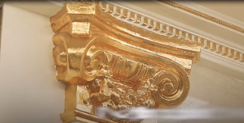 Cực kỳ tinh xảo.