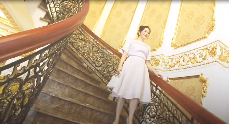 Biệt thự có tổng diện tích 600 mét vuông bao gồm cả sân vườn.