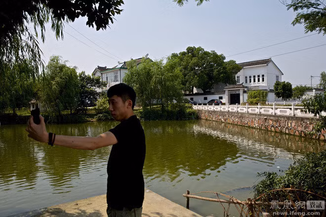 Người trong làng nói con sông này đào riêng cho nhà họ Chu.