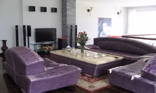 Mặc dù Hồ Ngọc Hà chưa chính thức lên tiếng nhưng những lời chỉ trích liên tục hướng về nữ ca sĩ.