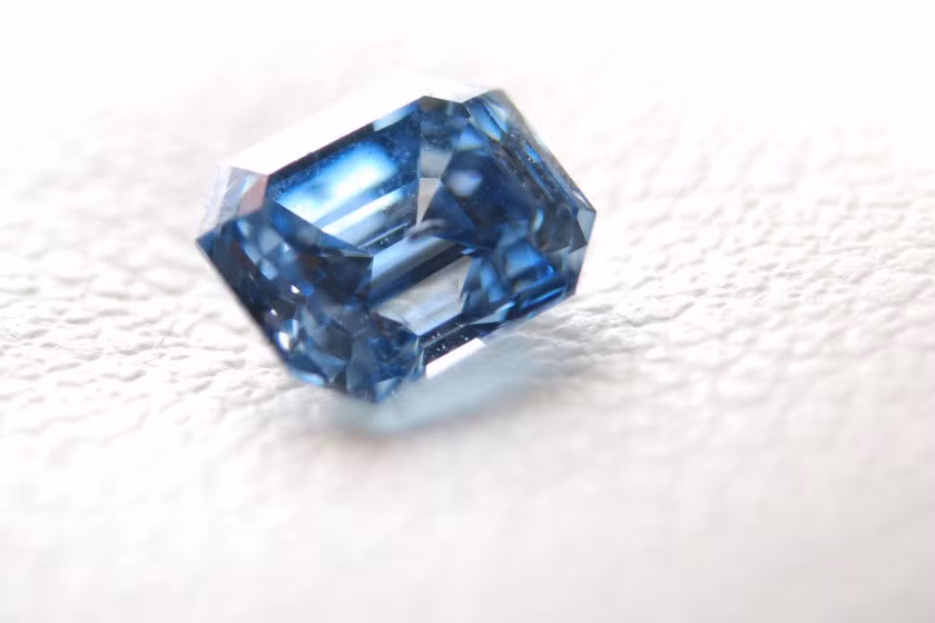 Có khách hàng đặt viên kim cương 2 cara trị giá 48.000 USD (tương đương hơn 1 tỷ đồng). Ảnh: First to Know.