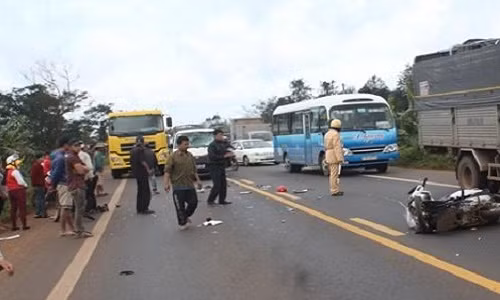 UBND tinh Dak Lak thong tin vu xe bien xanh gay tai nan