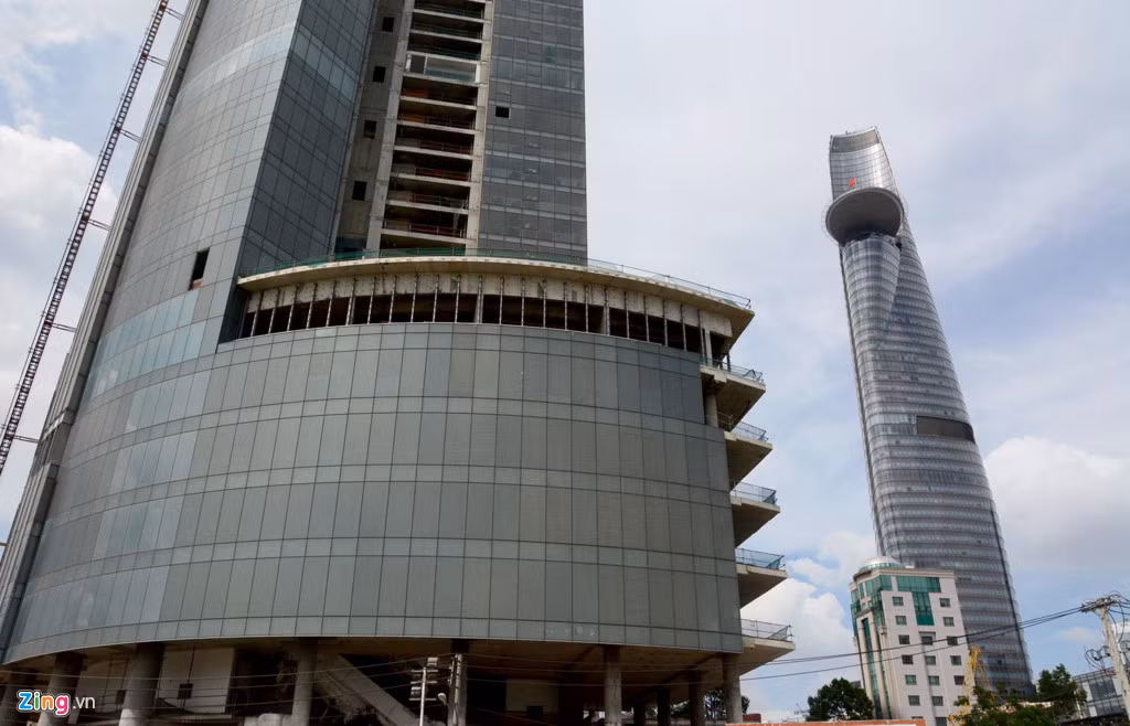  Dự án cao cấp có tổng mức đầu tư khoảng 256 triệu USD (5.000 tỷ đồng) và được thực hiện theo hình thức tổng thầu EPC, do Công ty Cổ phần Địa ốc Sài Gòn M&amp;C làm chủ đầu tư, nhà thầu Bouygues Batiment International thi công.