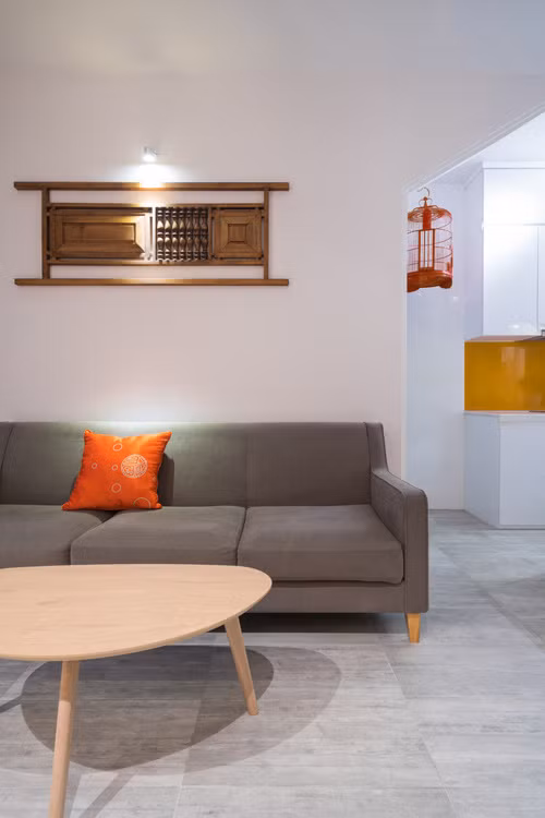 Sau nhiều năm phấn đấu, Ngọc Hân giờ đã tậu được một căn hộ mới hiện đại nhưng đậm chất văn hoá truyền thống Việt Nam.