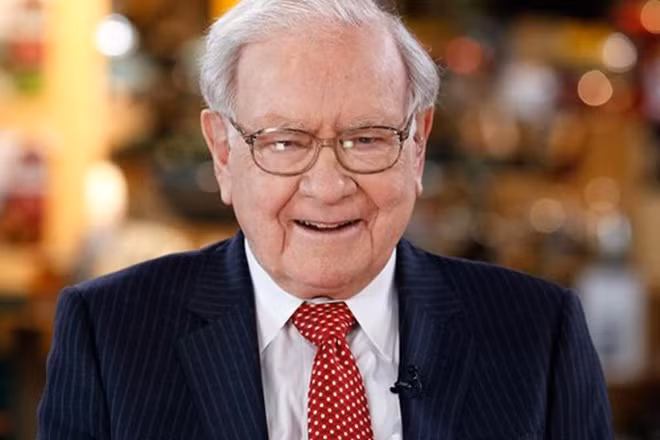 Warren Buffett. Năm 2014, tờ Washington Post cho biết tỷ phú đầu tư huyền thoại Warren Buffett dự định chỉ dành lại cho 3 con mỗi đứa 2 tỷ USD, còn lại sẽ quyên góp cho hoạt động từ thiện. Hiện Buffett sở hữu tài sản gần 77 tỷ USD, là người giàu thứ 4 thế giới. Từ năm 1986, chia sẻ với tạp chí Fortune, Buffett cho biết chỉ muốn cho các con “đủ tiền để chúng cảm thấy mình có thể làm mọi thứ, nhưng không quá nhiều để chúng không làm gì cả”.