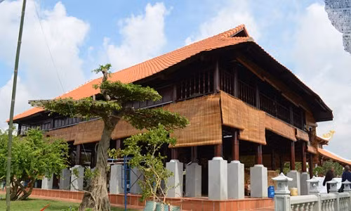 Trong làng giải trí Việt, Hoài Linh được mệnh danh là "ông trùm showbiz".