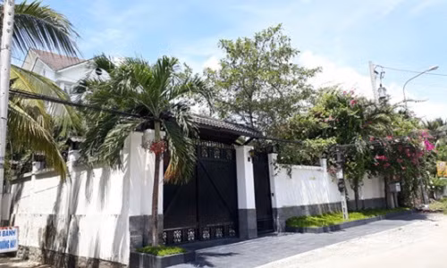 Nu dai gia bo 260 ty mua 4 tru so nha nuoc la ai?