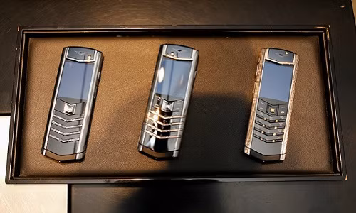 Bất chấp vỡ nợ, điện thoại Vertu vẫn hút giới nhà giàu Việt Bat chap vo no, dien thoai Vertu van hut gioi nha giau Viet