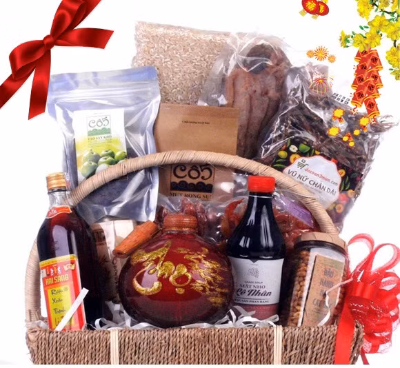 Sự góp mặt của đặc sản An Giang - Vũ nữ miền Tây làm phong phú cho giỏ quà Tết Đinh Dậu 2017. Ảnh: Quatetynghia.