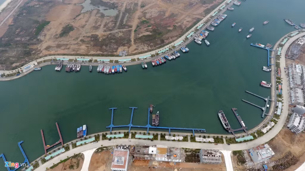 Ngày 17/5 vừa qua, Công ty Cổ phần Dịch vụ và Xây dựng Địa ốc Đất Xanh (DXG) đã có nghị quyết Hội đồng quản trị về việc thông qua hợp tác đầu tư với Công ty Cổ phần T&amp;H Hạ Long để triển khai Dự án Tuần Châu.