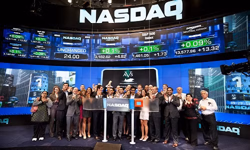 Đây là sàn thị trường chứng khoán điện tử tiên phong trên thế giới với bảng thông báo trên máy vi tính. Giao dịch đầu tiên tại NASDAQ vào ngày 8 tháng 2 năm 1971. Hồi đó, NASDAQ chỉ đơn thuần là hệ thống niêm yết giá chứ chưa thật sự kết nối giữa người mua và người bán. Ảnh: Bitnovosti.