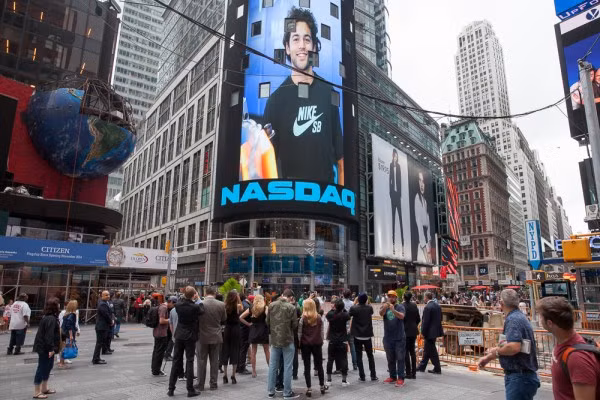 Cùng với phiên giao dịch bắt đầu từ 9h30 đến 16h (giờ Mỹ), sàn NASDAQ còn các phiên trước giờ mở cửa từ 4h đến 9h30 và phiên sau giờ từ 16h đến 20h. Ảnh: Fortune.