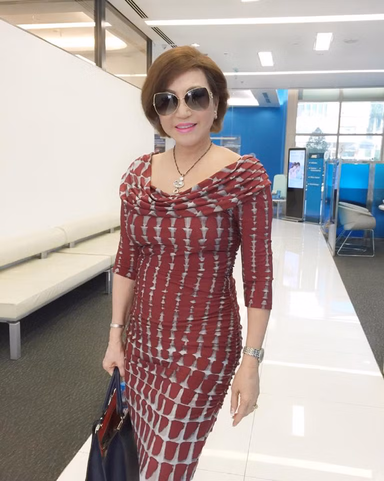 Bà sẵn sàng "xuống tiền" khủng để đưa Vũ Hoàng Việt đi ăn và mua sắm, du lịch. Ảnh: Khoevadep.