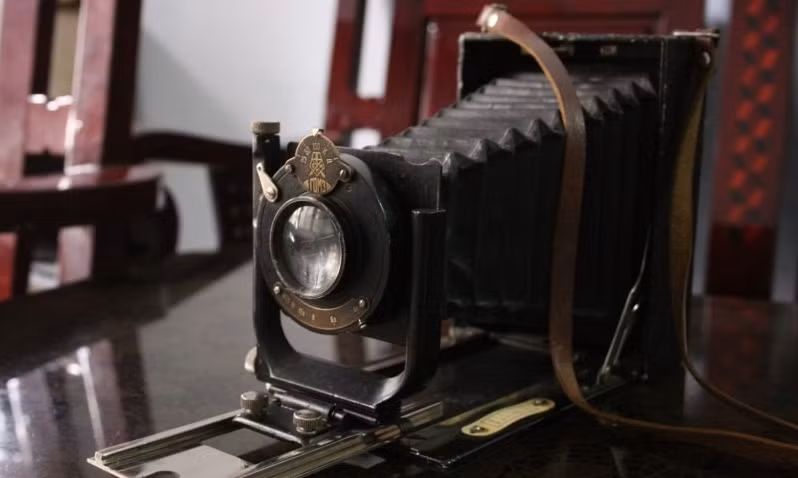 Máy ảnh cổ của Nga sở hữu ngoại hình cỡ lớn so với nhiều sản phẩm khác. Ảnh: Uphinh.