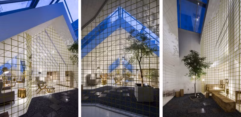 Công trình không sử dụng đèn chiếu sáng mà tận dụng tối đa ánh sáng tự nhiên làm nguồn sáng chính vào ban ngày thông qua cách bố trí khe sáng liên tục trên hệ mái che. Ảnh: Tapchikientruc.