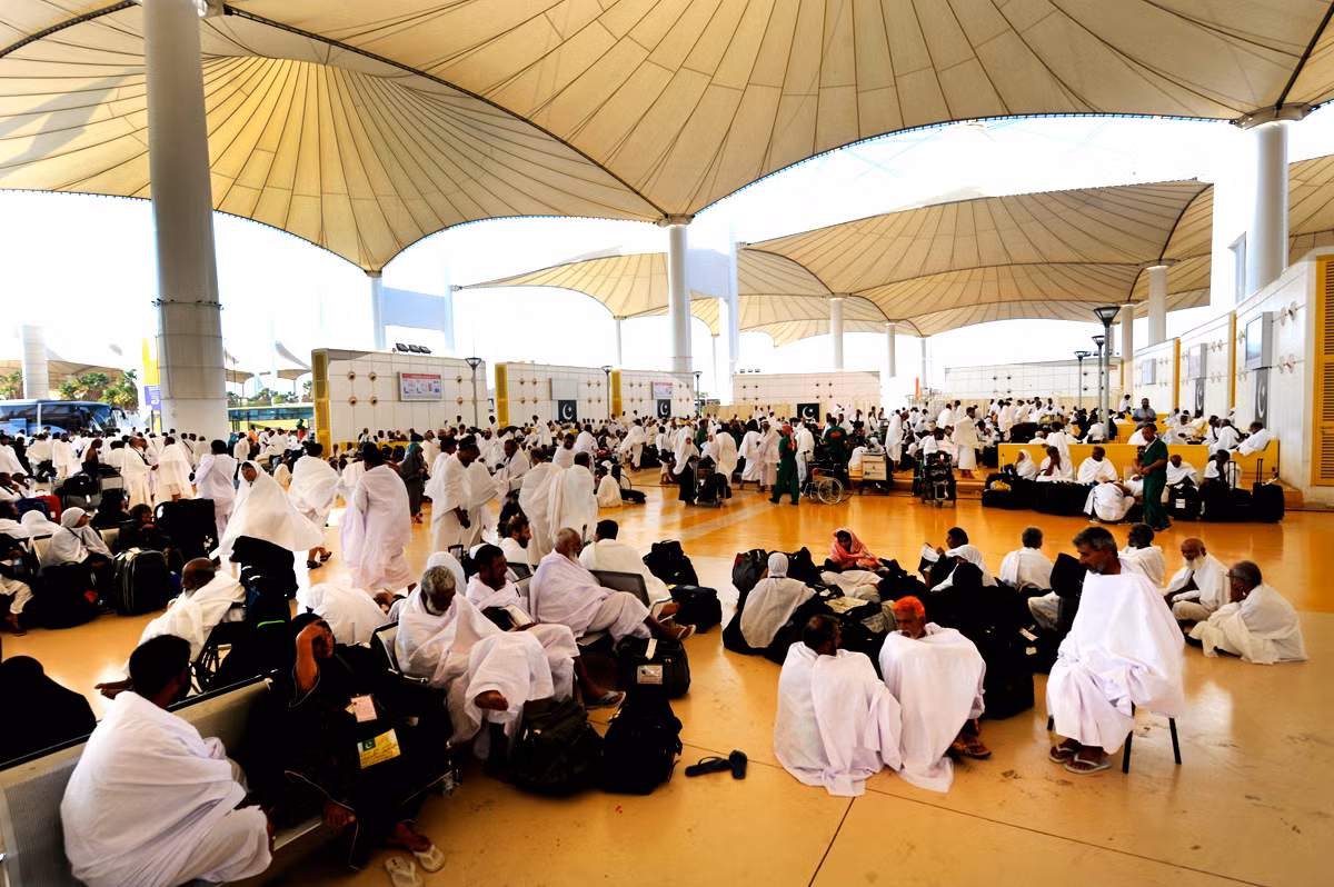 Việc trì hoãn giờ bay là điều bình thường tại sân bay JeddahKing Abdulaziz. Ghế ngồi còn không đủ cho hành khách chờ. Ảnh: Arabian Business.