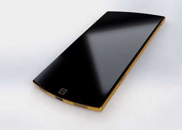 Viền kim loại và thiết kế vuông vức mang đến vẻ đẹp đầy nam tính cho BPhone 2. Ảnh: Techz.