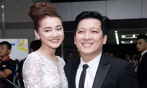  Trường Giang - Nhã Phương là một trong số ít cặp sao Việt nhận được sự ủng hộ nhiệt tình của người hâm mộ. Những show diễn đắt hàng thời gian qua cho thấy cặp đôi kiếm được nhiều tiền thế nào. Ảnh: Facebook Navi Nha Phương.