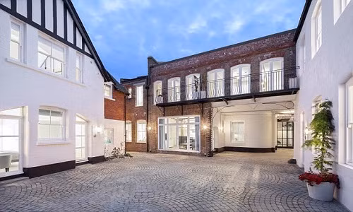 Các căn hộ đều hướng ra sân chính được lát đá rộng rãi. Kiến trúc sư trưởng của dự án cho rằng kiến trúc của 12 căn hộ này sẽ khác biệt so với toàn bộ phần còn lại của thành phố London.